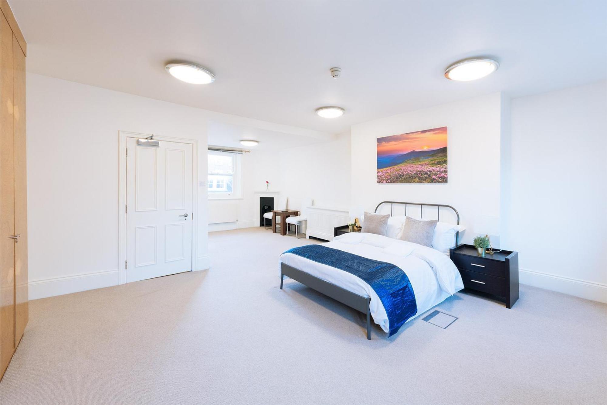 Curzon Residences Отель *